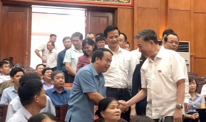 Bộ trưởng Tô Lâm tại buổi tiếp xúc cử tri. Bộ trưởng Tô Lâm tại buổi tiếp xúc cử tri.