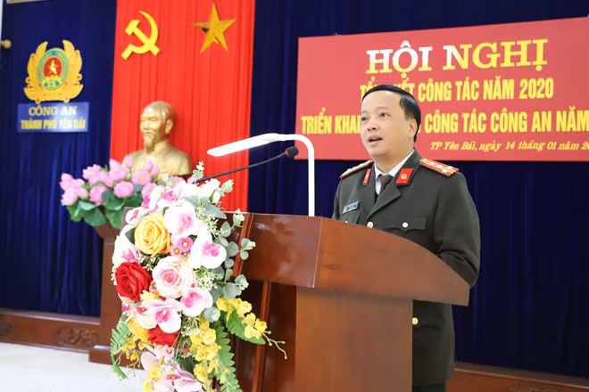 Đại tá Đặng Hồng Đức, Giám đốc Công an tỉnh Yên Bái phát biểu tại hội nghị.