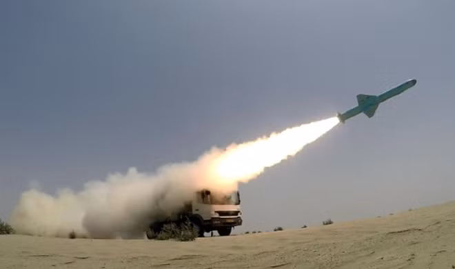 Một tên lửa hành trình do Iran chế tạo thử nghiệm trong một cuộc tập trận tại Ấn Độ Dương hôm 17/6. Ảnh: Reuters