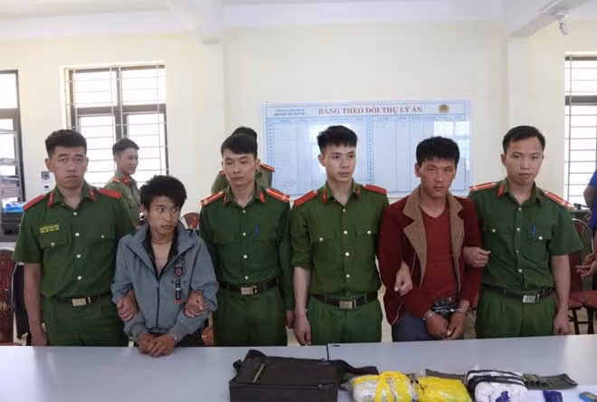 Các đối tượng tại cơ quan Công an.