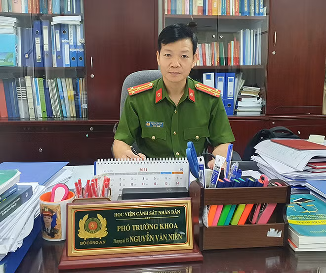 Thượng tá, TS Nguyễn Văn Niên. Thượng tá, TS Nguyễn Văn Niên.