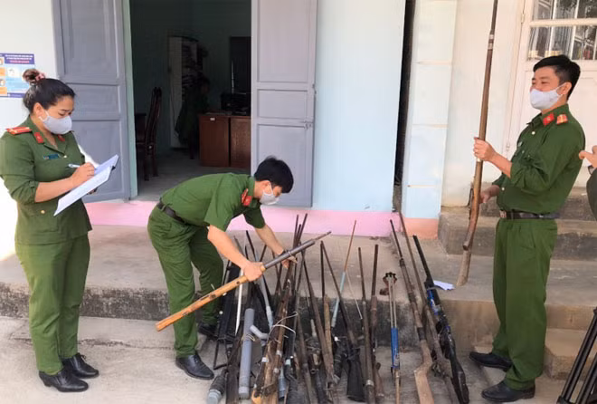 Công an Đắk Nông làm tốt công tác thu hồi vũ khí, vật liệu nổ, công cụ hỗ trợ. Công an Đắk Nông làm tốt công tác thu hồi vũ khí, vật liệu nổ, công cụ hỗ trợ.