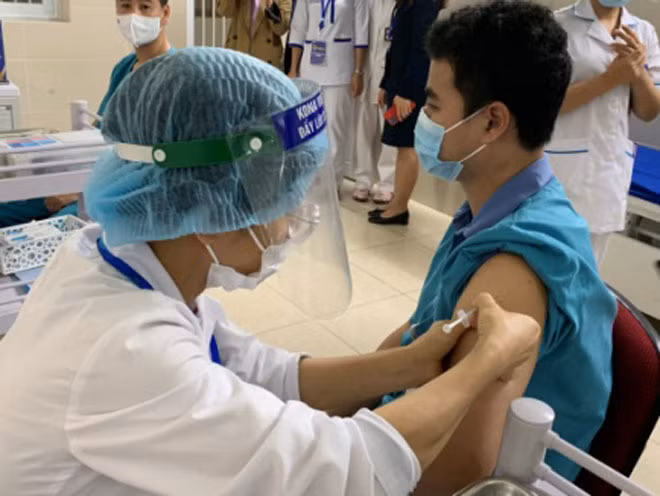 Tỷ lệ tiêm vaccine phòng COVID-19 trong cộng đồng của Việt Nam còn thấp. Tỷ lệ tiêm vaccine phòng COVID-19 trong cộng đồng của Việt Nam còn thấp.