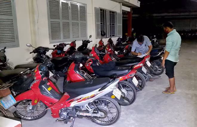 Các phương tiện bị cơ quan công an tạm giữ.