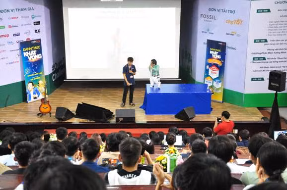 Những chia sẻ, băn khoăn của các bạn trẻ được lắng nghe và giải đáp thấu đáo.
