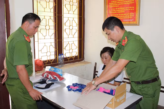 Đối tượng vận chuyển trái phép 17.000 viên ma túy tổng hợp bị bắt giữ. Đối tượng vận chuyển trái phép 17.000 viên ma túy tổng hợp bị bắt giữ.