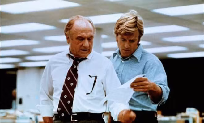 Diễn viên Jack Warden (bên trái) thủ vai John P. St. John trong bộ phim Jigsaw John.