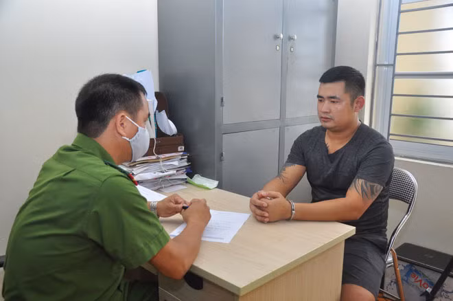 Đối tượng Nguyễn Tuấn Anh tại cơ quan Công an.