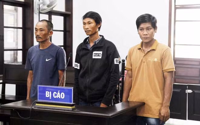 Bị cáo Quan, Tuấn và Xin tại tòa.
