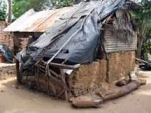 Ngôi nhà tồi tàn của gia đình Rizana tại làng Muttur, cách Thủ đô Colombo 250km về phía Bắc.