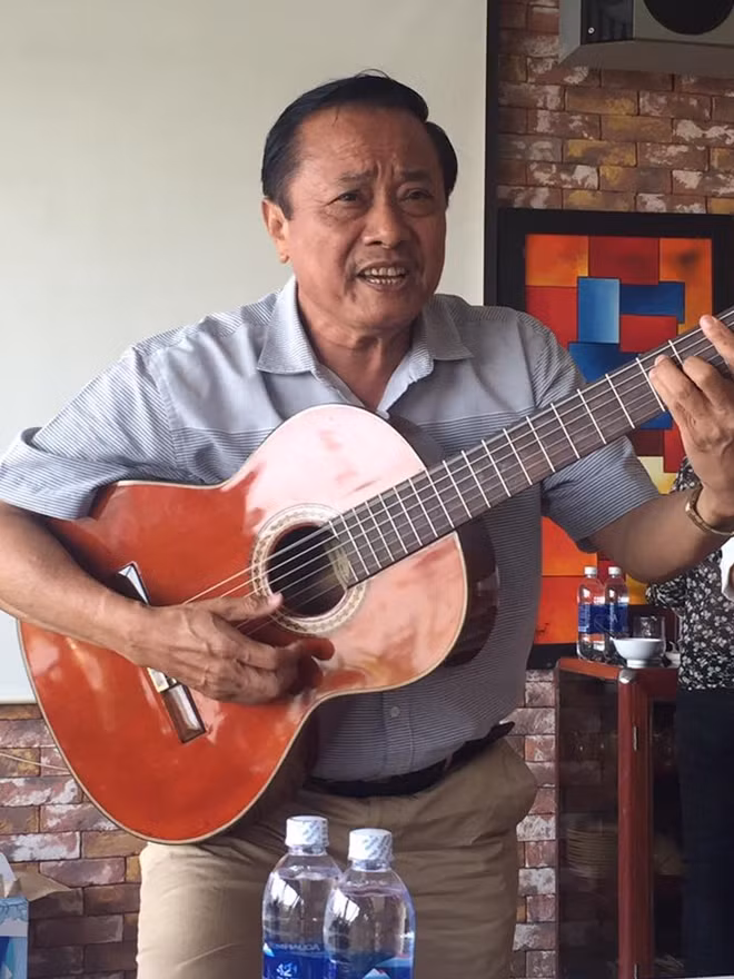 Nhạc sĩ, NSƯT Đình Thậm – tác giả ca khúc “Tự hào nghề báo tôi yêu” (phổ thơ Thuận Hữu).