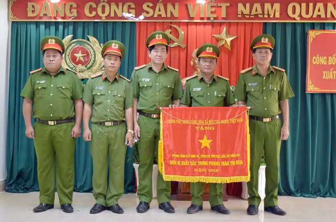 Phòng CSHS Công an tỉnh Bạc Liêu được Chính phủ tặng Cờ thi đua xuất sắc năm 2018.