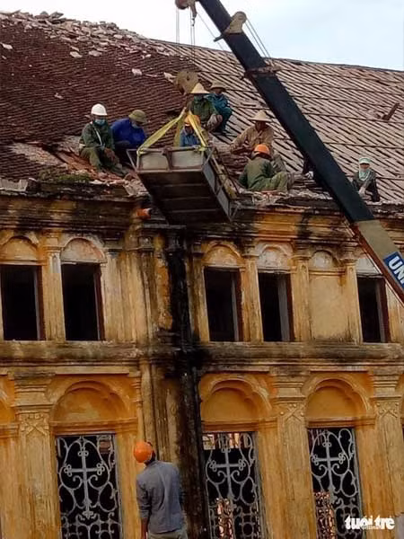 Nhà thờ Bùi Chu có tuổi đời 135 năm bắt đầu được tháo dỡ từ hôm 17-7-2020.