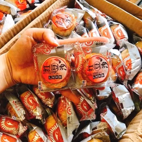Bánh Trung thu ngoại nhập rao bán trên mạng hoàn toàn không có thông tin liên quan đến thành phần, chất lượng, xuất xứ sản phẩm.