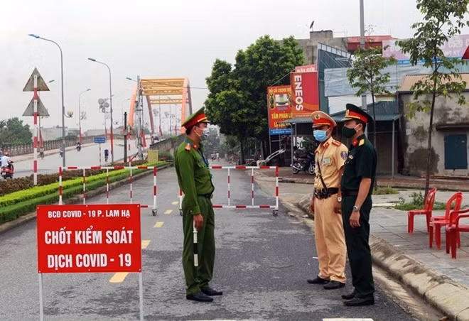 Lực lượng Công an làm tốt công tác phòng chống dịch.
