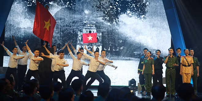 Một số hình ảnh trong chương trình “Giai điệu tự hào” tái hiện những trang sử hào hùng của CAND Việt Nam