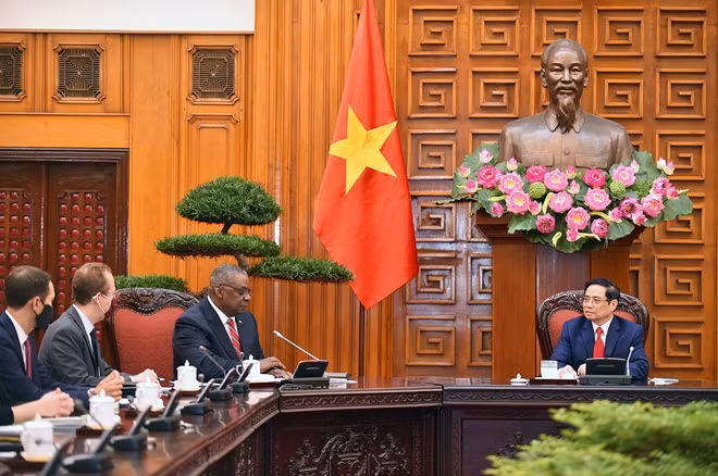 Bộ trưởng Quốc phòng Hoa Kỳ Lloyd Austin khẳng định: Hoa Kỳ coi trọng quan hệ Đối tác toàn diện với Việt Nam, ủng hộ một Việt Nam mạnh, độc lập, thịnh vượng, tiếp tục xây dựng lòng tin, hướng tới nâng tầm quan hệ hai nước. Ảnh: VGP/Nhật Bắc