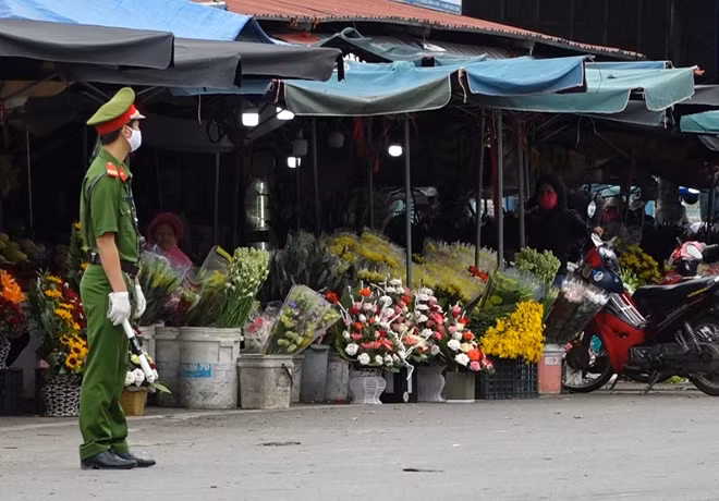 Lực lượng Công an đảm bảo An ninh trật tự tại khu vực Chợ.