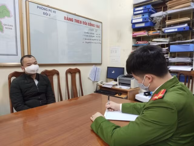 Đối tượng truy nã Hoàng Tập Y tại Phòng Cảnh sát hình sự.