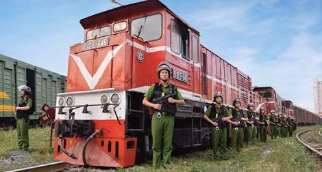 Cảnh sát bảo vệ hàng đặc biệt đem Tết sớm về thôn Lân Luông ảnh 4