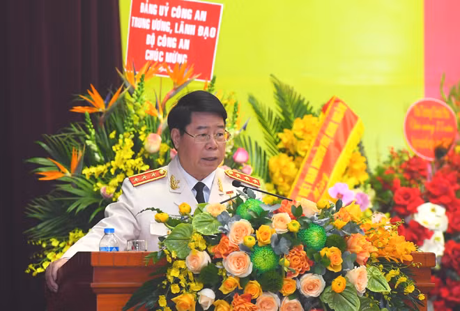 Thượng tướng Bùi Văn Nam đọc diễn văn.