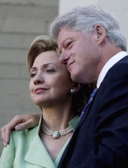 Vợ chồng bà Hillary Clinton.