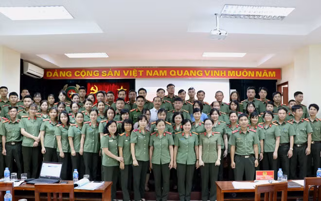 Các đại biểu tham dự Hội thảo.