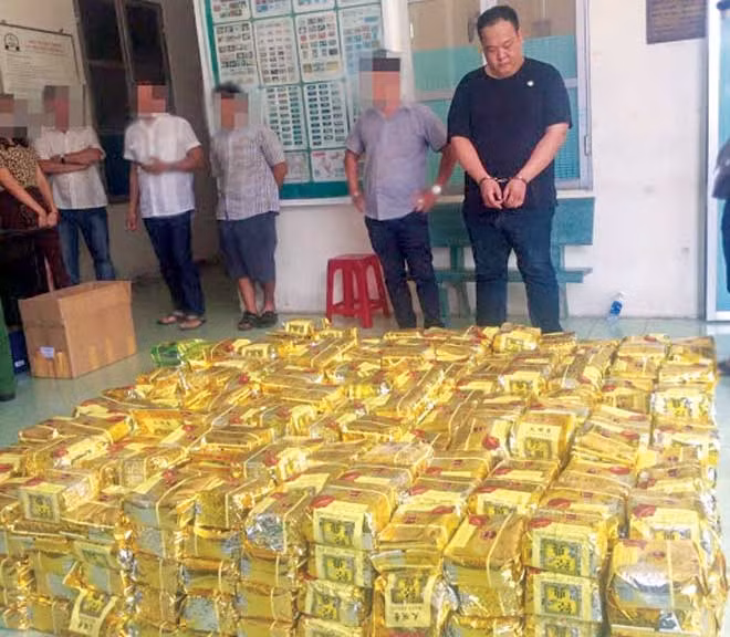 Đối tượng và tang vật một chuyên án ma túy do Phòng CSĐT tội phạm về ma túy Công an TP Hồ Chí Minh phối hợp triệt phá.