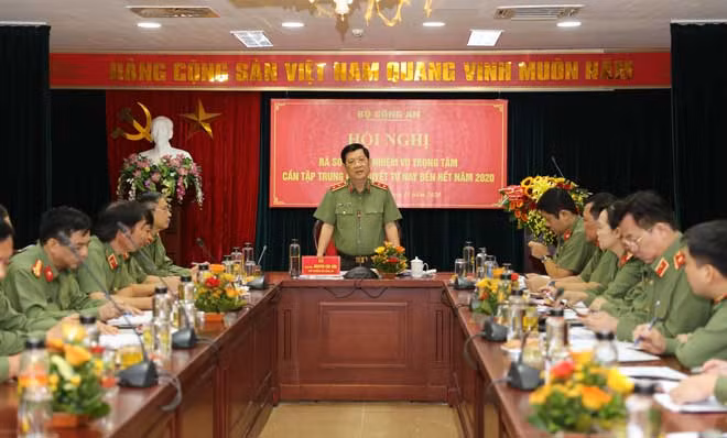 Thứ trưởng Nguyễn Văn Sơn phát biểu chỉ đạo tại buổi làm việc.