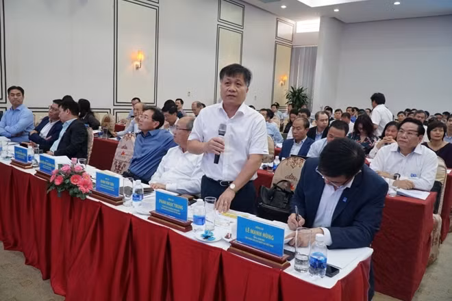 Đồng chí Phan Ngọc Trung - Thành viên HĐTV Petrovietnam đóng góp ý kiến thảo luận.