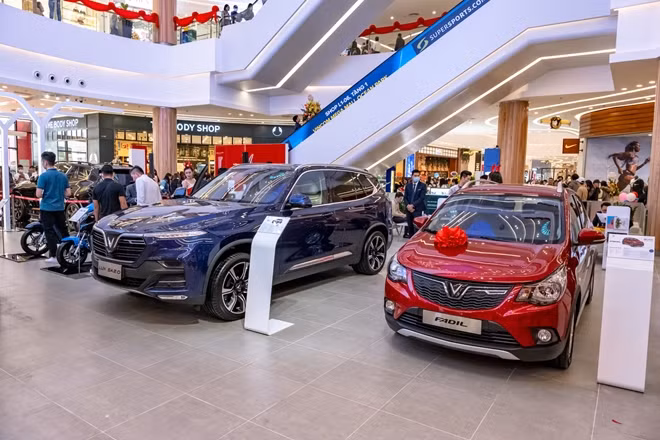 3 mẫu xe của VinFast đều được trang bị những công nghệ an toàn như chống bó cứng phanh, phân phối lực phanh điện tử, hỗ trợ phanh khẩn cấp, cân bằng điện tử.