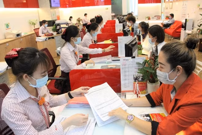 Trần lãi suất tiền gửi thấp, lãi suất huy động khó giảm thêm.