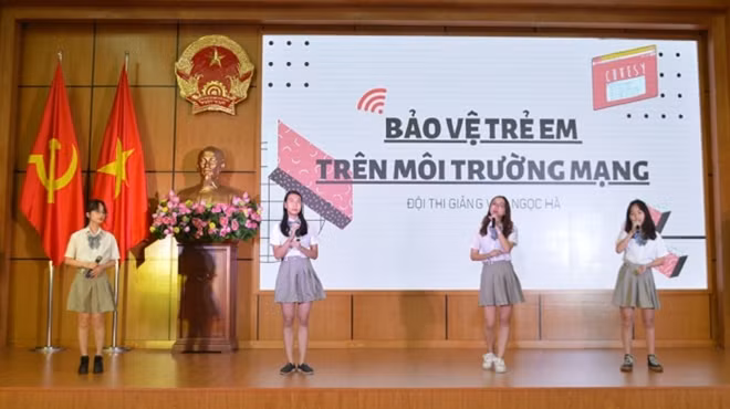 Bảo vệ trẻ em trên môi trường không gian mạng là chủ đề được nhiều nhà trường, đoàn thể quan tâm bàn thảo.