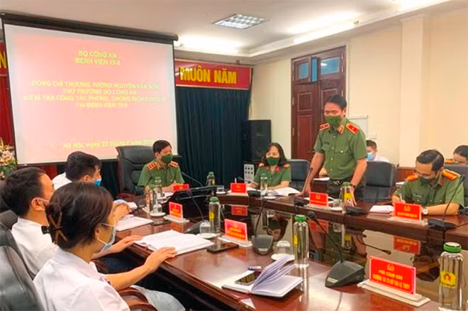 Thiếu tướng Phạm Bá Tuyến, Giám đốc Bệnh viện Y học cổ truyền Bộ Công an phát biểu.