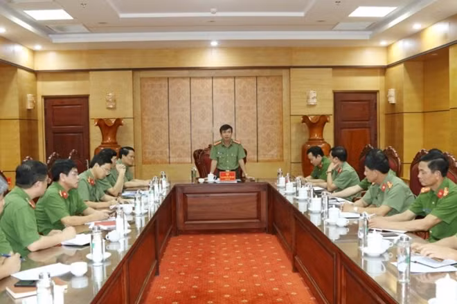 Công an Quảng Bình hội ý phân công nhiệm vụ cho các đơn vị, địa phương chủ động phòng chống bão.