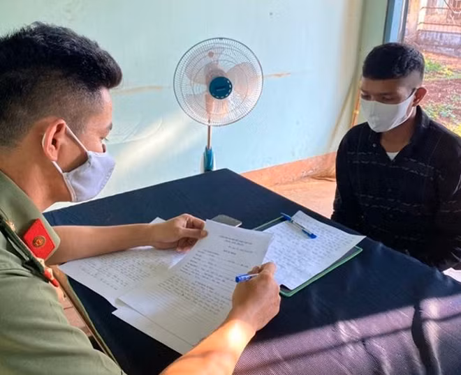 Lực lượng chức năng đã răn đe, giáo dục Hnhêm về hành vi vi phạm.