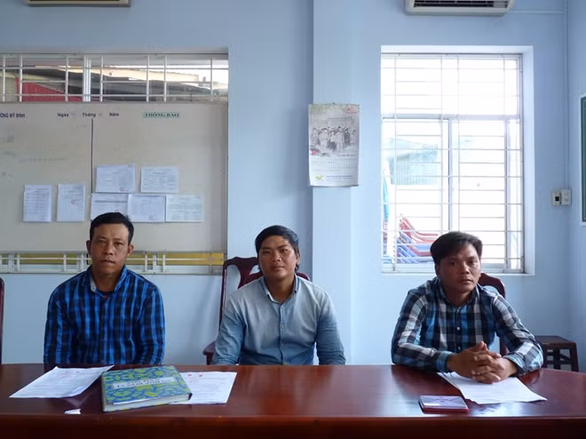 Đối tượng Bùi Văn Miền (bìa trái), Trần Công Tới (giữa) và Võ Minh Phương (bìa phải) tại Cơ quan điều tra.