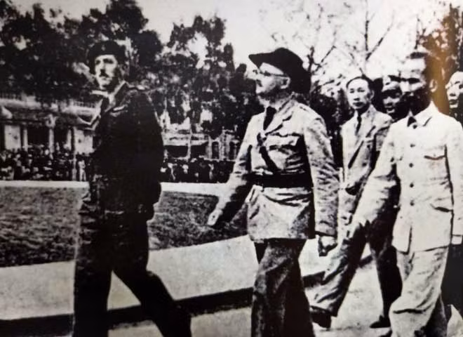 Chủ tịch Hồ Chí Minh tiếp phái đoàn Đồng minh (Mỹ, Anh, Pháp, Trung Hoa dân quốc) đến Hà Nội năm 1945. Ảnh: Tư liệu. Chủ tịch Hồ Chí Minh tiếp phái đoàn Đồng minh (Mỹ, Anh, Pháp, Trung Hoa dân quốc) đến Hà Nội năm 1945. Ảnh: Tư liệu.