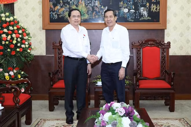 Đồng chí Trần Thanh Mẫn thăm, chúc mừng Hội Nhà báo Việt Nam và Báo Nhân dân Đồng chí Trần Thanh Mẫn thăm, chúc mừng Hội Nhà báo Việt Nam và Báo Nhân dân