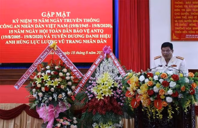 Đại tá Rah Lan Lâm phát biểu khai mạc buổi gặp mặt.