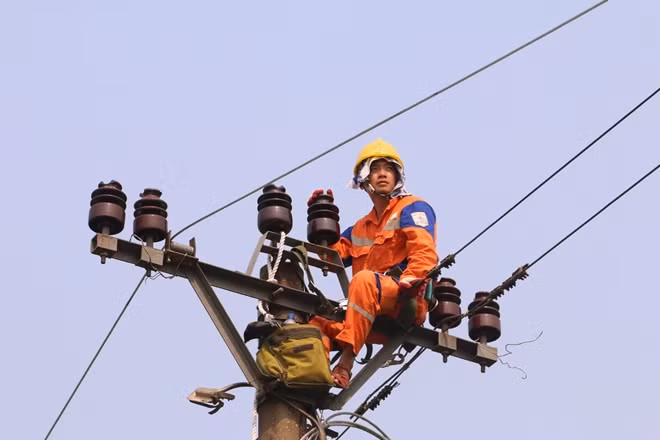 EVNNPC đang cùng các đơn vị trong toàn EVN nỗ lực trong điều hành, quản lý kỹ thuật để đáp ứng các nhu cầu về điện cho khách hàng.