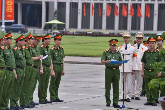 Thiếu tướng Nguyễn Văn Viện phát biểu tại Lễ báo công dâng Bác
