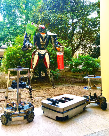 Robot gắn trí tuệ nhân tạo phục vụ lễ tân và vận chuyển.