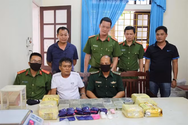 Triệt phá chuyên án ma tuý vận chuyển từ Lào về Việt Nam.