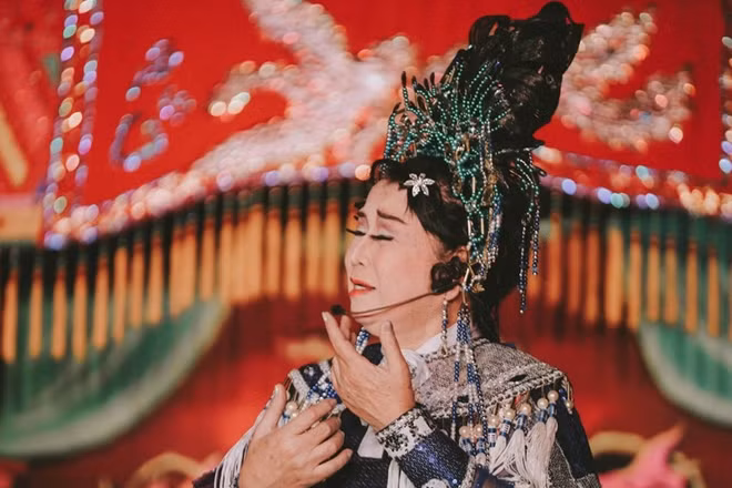Một cảnh trong phim tài liệu “Đoạn trường vinh hoa”.