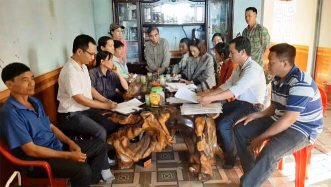 32 hộ dân có đơn khiếu nại tập thể do mức bồi thường thu hồi đất không thỏa đáng. 32 hộ dân có đơn khiếu nại tập thể do mức bồi thường thu hồi đất không thỏa đáng.