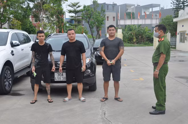 Các đối tượng tại cơ quan Công an.