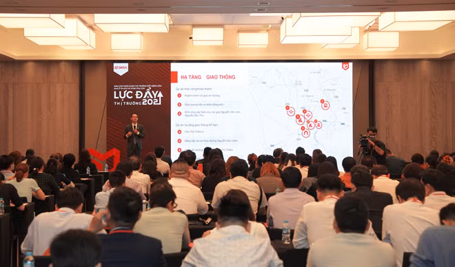 Ông Nguyễn Hoàng - Giám đốc R&D DKRA Vietnam tổng kết diễn biến toàn cảnh thị trường bất động sản Nhà ở TP.HCM và vùng phụ cận năm 2020.