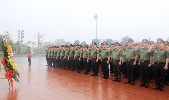 Đoàn đại biểu Văn phòng Bộ Công an tổ chức Lễ báo công tại Khu lưu niệm Sáu điều Bác Hồ dạy CAND.