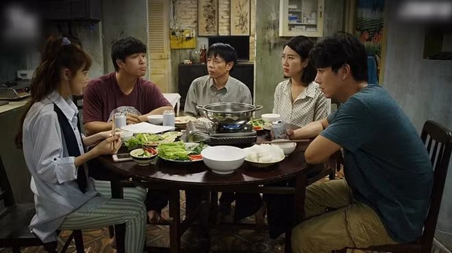 Năm anh em Ngọc - Ngà - Châu - Báu - Dư trong bộ phim: “Cây táo nở hoa”.